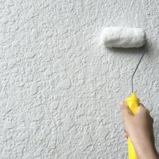 塗装だけでは解決できない建物の劣化とは？工場・倉庫で知っておきたい改修工事の考え方