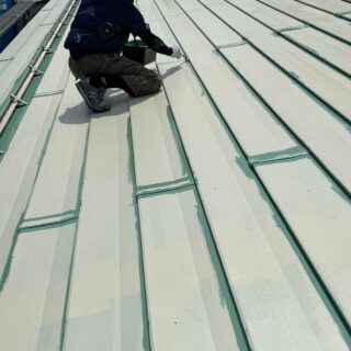 屋根塗装　下塗り　施工中！